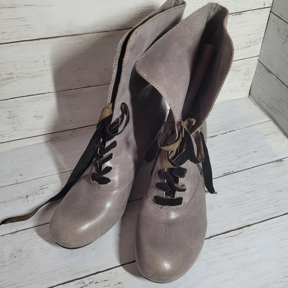 Born Boots - Picture 1 of 7